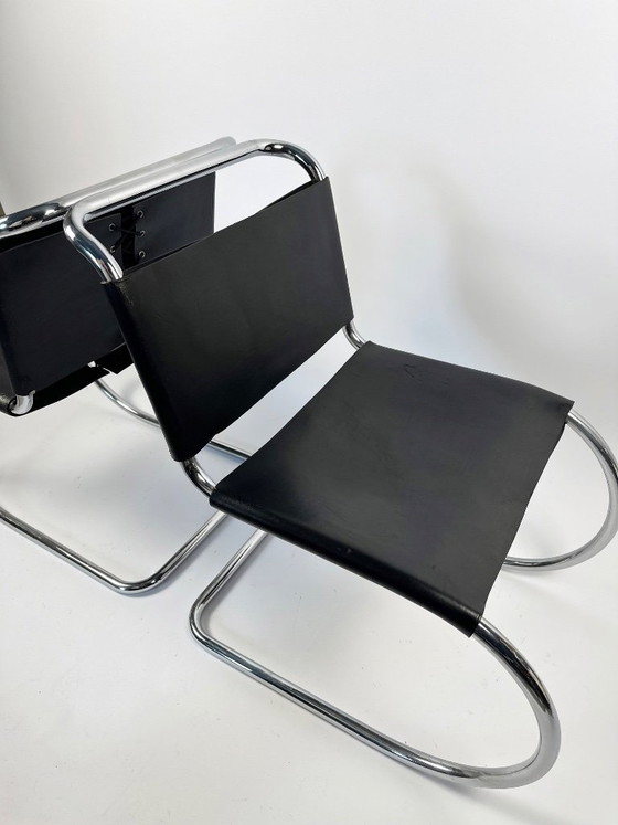 Image 1 of Een paar MR10 loungestoelen — Ludwig Mies van der Rohe, toegeschreven aan Knoll, ca. jaren 70