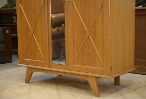 Eichen-Kleiderschrank mit Saint-Gobain Spiegel aus den 1960er Jahren. – Kleiderschränke, Holz, Vintage (photo 7 of 11)