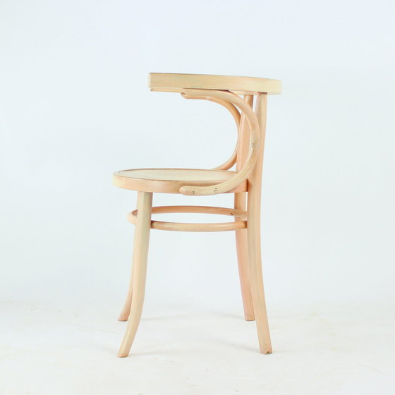 Image 1 of Michael Thonet No. 24 Bentwood Chair By Ton In Pink, Czechoslovakia 1950s