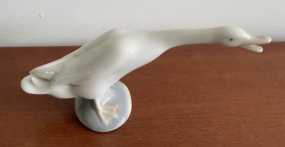Image 1 of Lladró - Figurine en porcelaine Oie modèle 4661 conçue par Fulgencio García en 1970