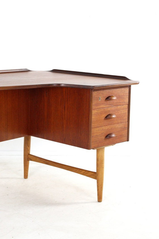 Image 1 of Peter Løvig Nielsen voor Hedensted Møbelfabrik boomerang bureau vintage 