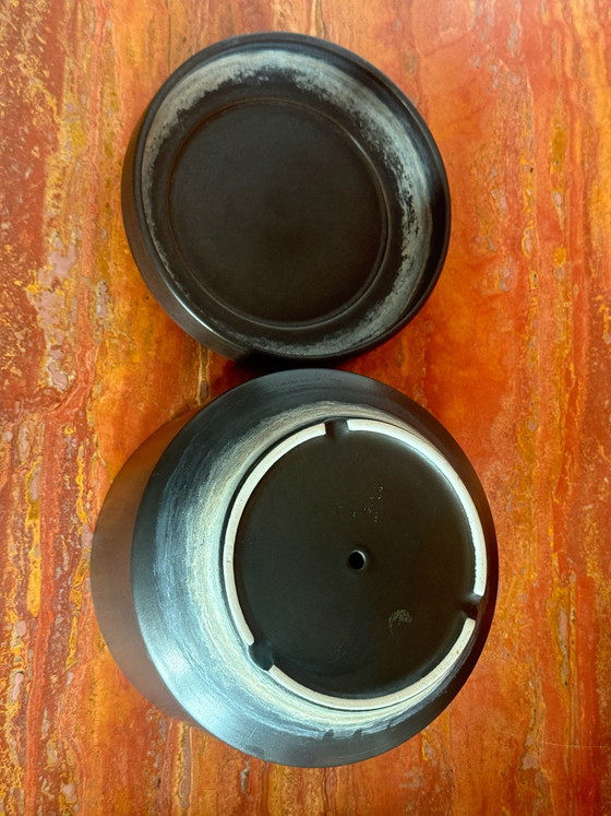 Arabia Finland, Pair of vintage ceramic Plant pots, brown & white, Creme (photo 3 of 8)