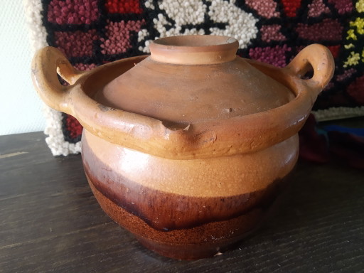 Antica pentola per stufati, realizzata a mano, 1850, in argilla rossa.