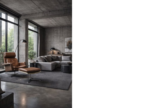 Image 1 of Fauteuil pivotant et repose-pieds en cuir marron, style danois moderne vintage, années 1970, ensemble de 2