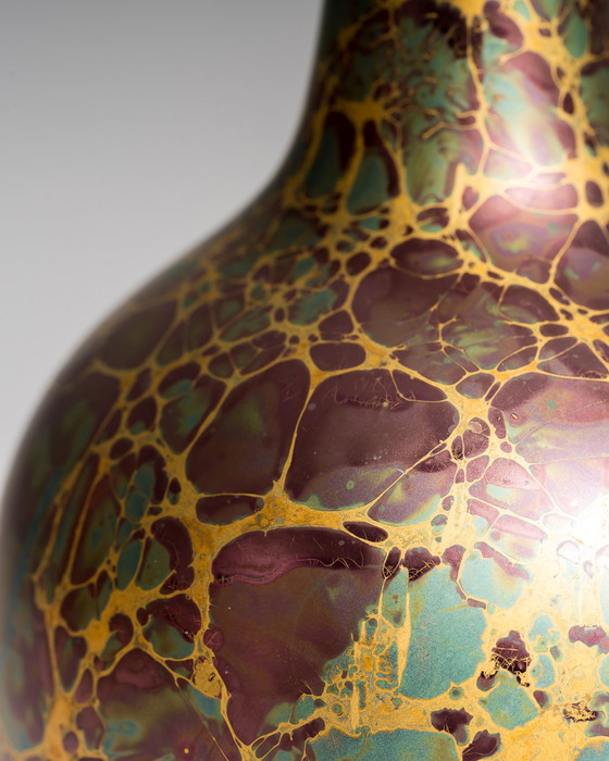 Image 1 of Duo di vasi in porcellana dipinti a mano da Helmut Drexler - Verde lilla intricato con dettagli in oro