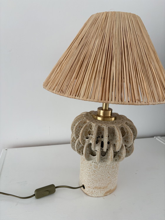 Lampada da tavolo in ceramica unica, realizzata a mano. – Lampade da tavolo (photo 4 of 5)