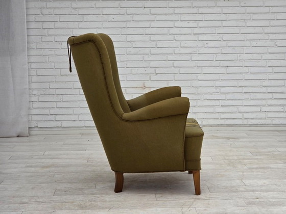 Image 1 of Sillón danés de respaldo alto de la década de 1960, tapizado original en lana verde.