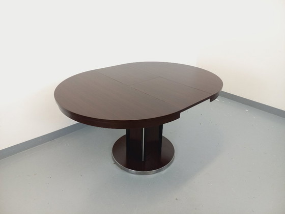 Image 1 of Table ronde de repas vintage en bois d’ébène et métal chromé style Space Age / Diner des années 70 avec rallonge intégrée