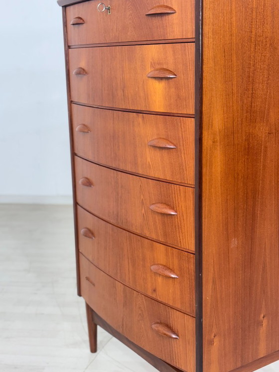 Image 1 of Commode danoise style milieu du XXe siècle / Lavabo / Armoire à linge / Meuble vintage