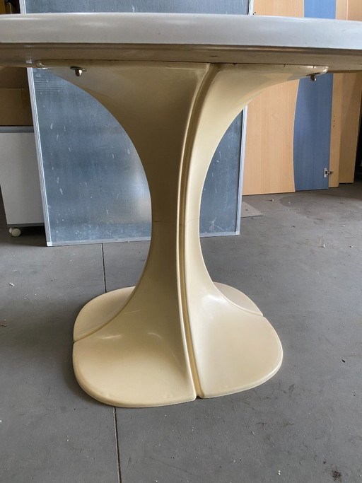 Tulip table plastic Werzalit France
