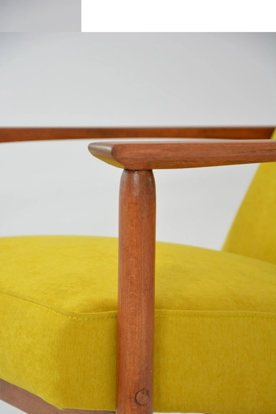 Image 1 of Gele M fauteuil