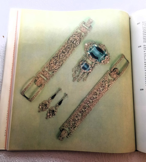 Image 1 of (W041) Modern Jewelry: An International Survey 1890-1963 - Graham Hughes 