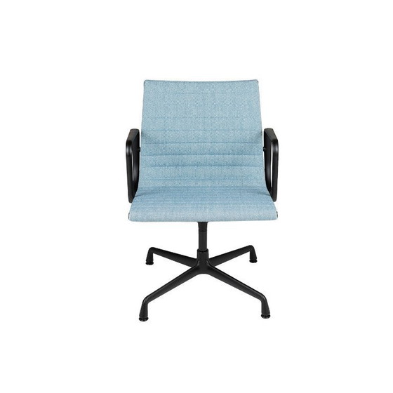 Image 1 of Sedia da riunione Vitra EA108 MA, base nera, tessuto: blu mare/avorio
