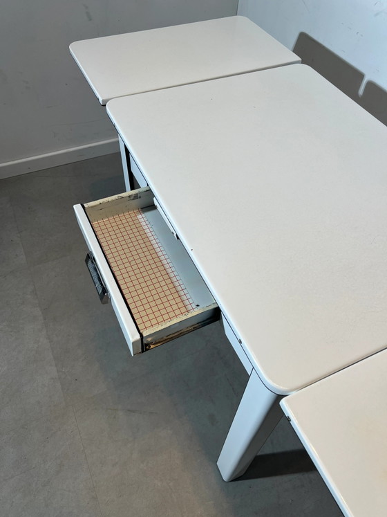 Mesa plegable de esmalte blanco de los años 50 – Mesas de comedor (photo 5 of 5)