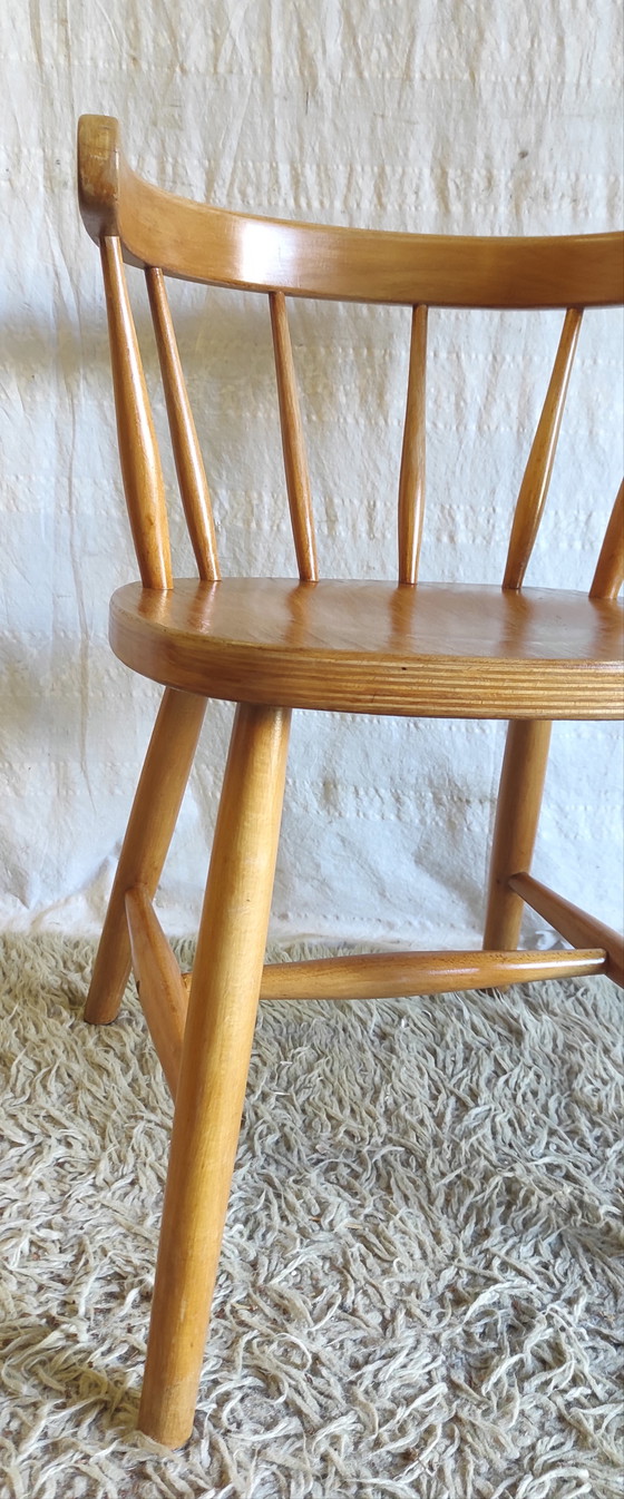 Image 1 of Chaise à barreaux style scandinave en bois massif - mid.XXeme