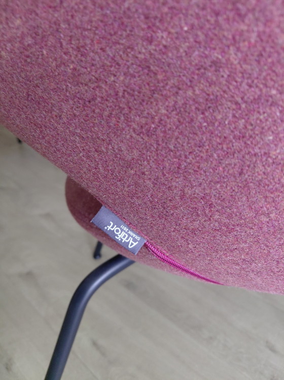 Image 1 of Like new original Artifort Shake chair in color Ruby 592