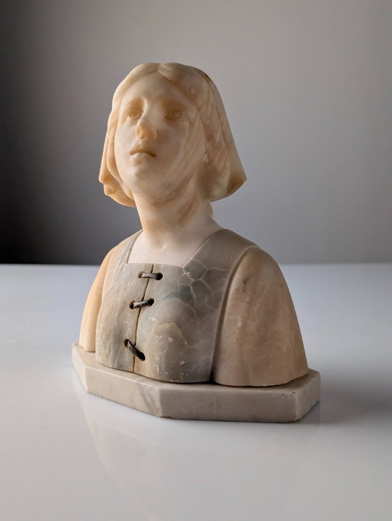 Busto de alabastro de una joven, obra de Gustave Van Vaerenbergh, Art Nouveau belga, década de 1900. (photo 6 of 13)