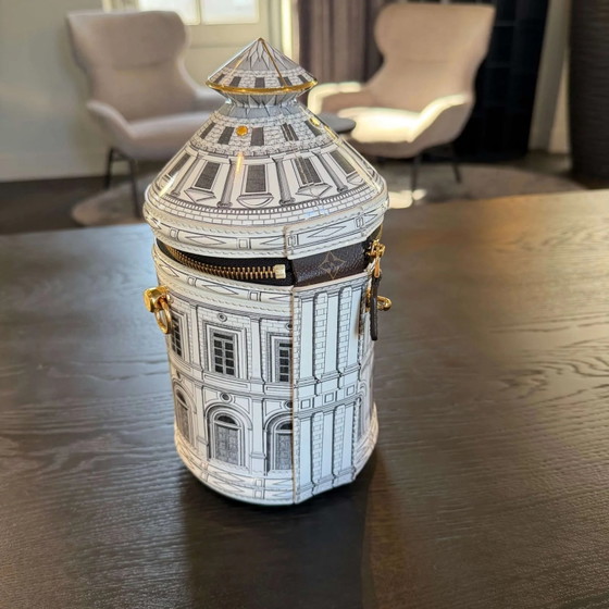 Louis Vuitton Fornasetti Cannes Architekturvase – Andere Taschen, Leinwand (photo 24 of 33)