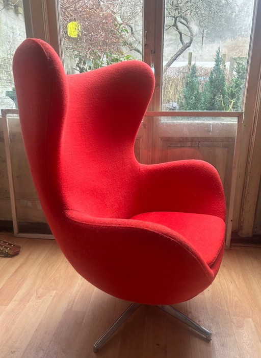 Réplica de la silla Red Egg