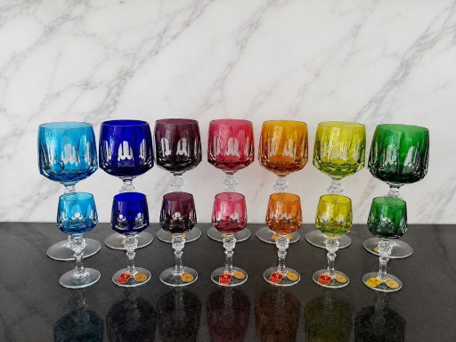 NACHTMANN ANTIKA – COMPLETE SET VAN 14 KRISTALLEN BEKERS IN ALLE 7 KLEUREN