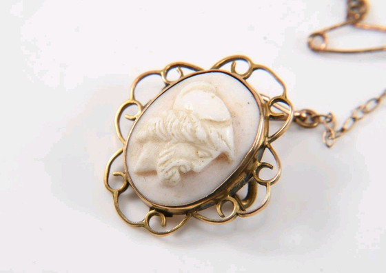 Image 1 of Bellissima spilla in oro 375 9kt con cammeo.