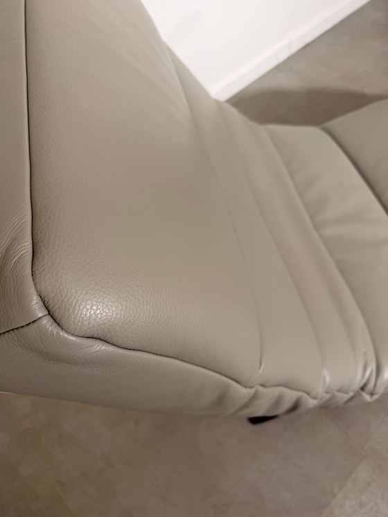 Chaise longue moderna de cuero (photo 4 of 7)
