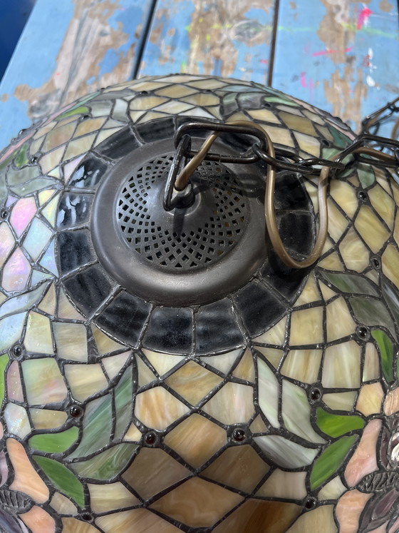Image 1 of Lampada a sospensione vintage in stile Tiffany degli anni '80 con vetro opalino.