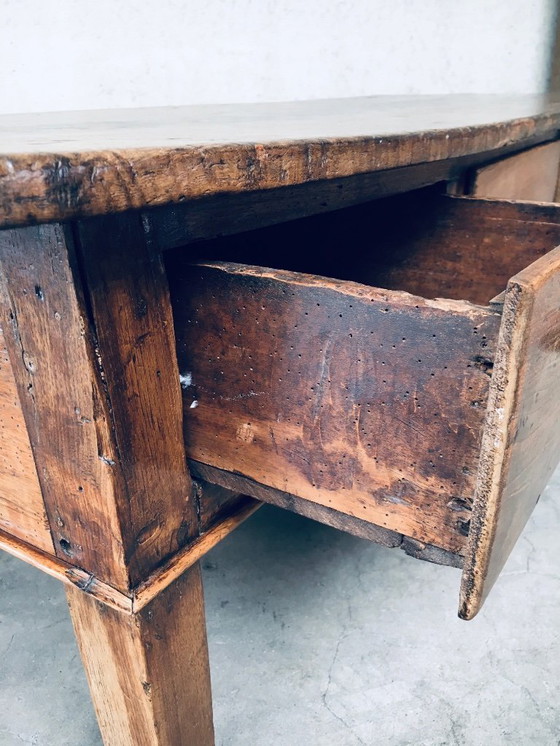 Image 1 of Antiker niedriger Konsolentisch oder Couchtisch im spanischen Volkskunststil