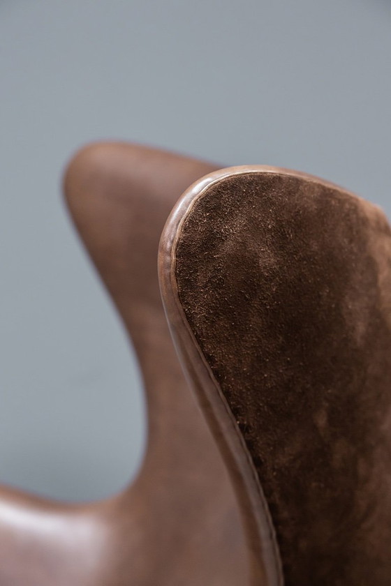 Image 1 of Fauteuil œuf édition anniversaire