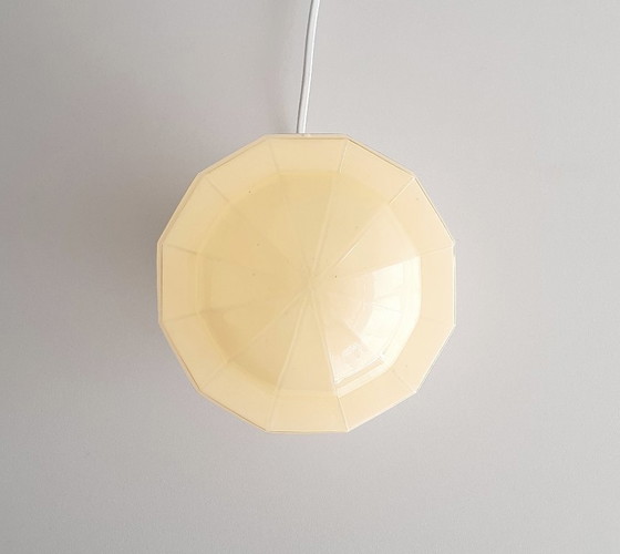 Image 1 of Beige glazen art deco plafondlamp van Thabur in Den Haag, medium variant, art deco lamp glazen bol