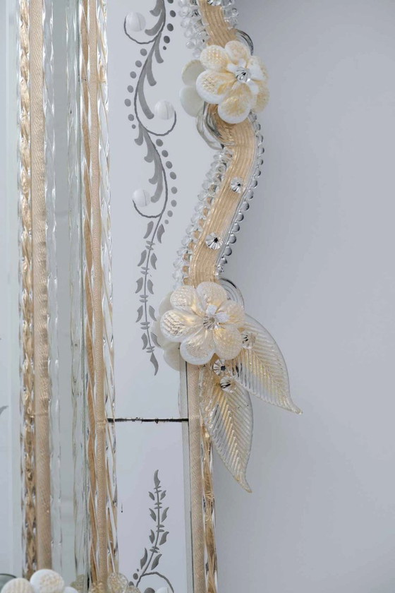 Image 1 of Specchio veneziano in vetro di Murano con fiori dorati del XX secolo