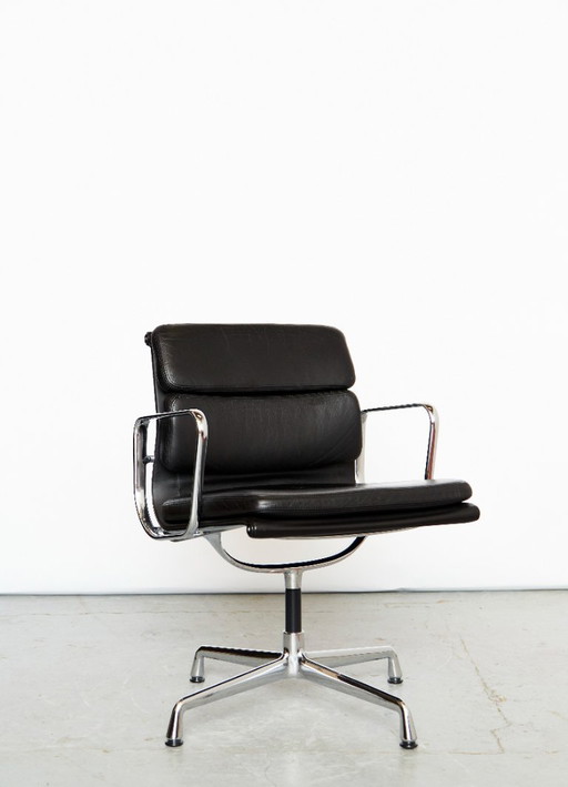 Charles & Ray Eames Chair EA 208 Chair per Vitra