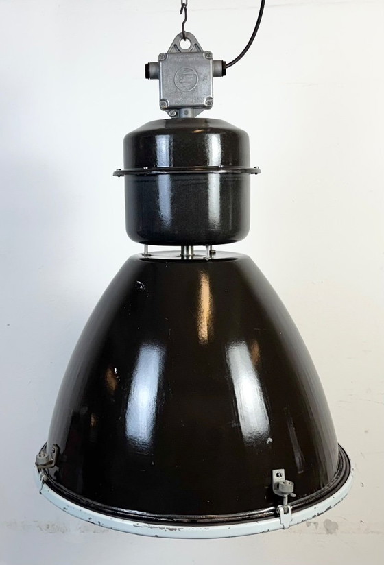 Image 1 of Grande lampada industriale in smalto nero con copertura in vetro trasparente di Elektrosvit