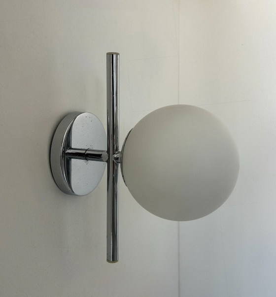 Image 1 of Coppia di applique vintage in cromo e opalina, Francia 1970