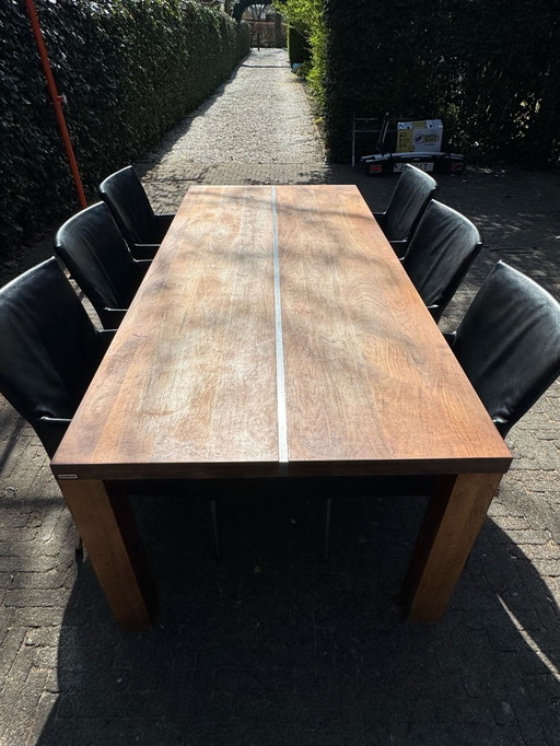 Bert Plantagie stripe notenhouten tafel 220x100cm