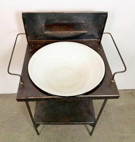 Image 1 of Lavabo industrial antiguo de hospital, década de 1960.