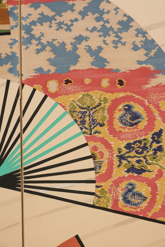 Image 1 of Antiek Japans kamerscherm met kleurrijke waaiers