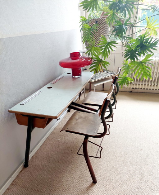 Bureau d'école vintage