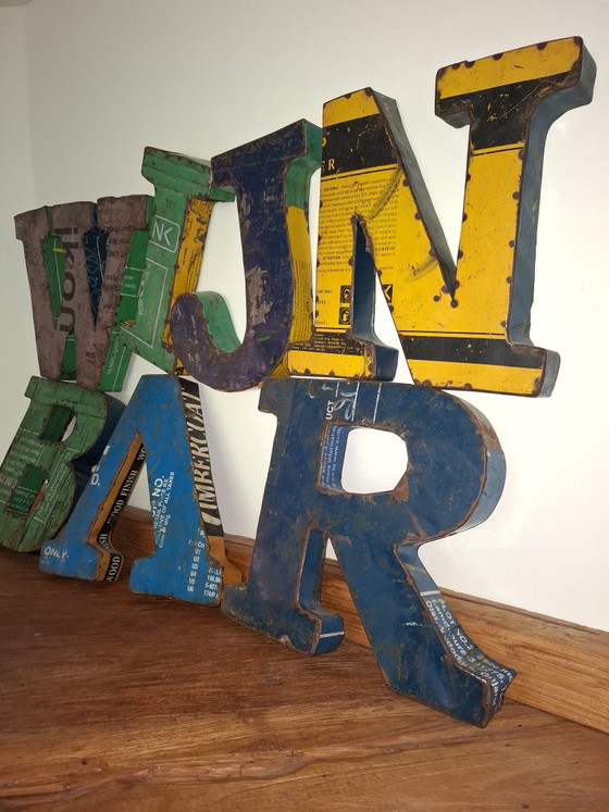 Image 1 of Lettere decorative in latta con la scritta "WINE BAR"