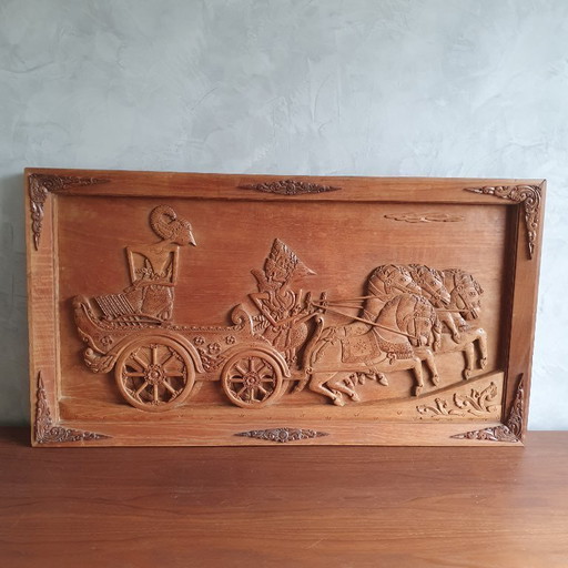 Grande opera in legno indonesiano con Krisna e Arjuna di 116 cm.