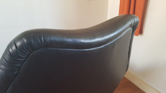 Artifort F592 Sessel inkl. Ottomane – Leather, Metal (photo 8 of 13)