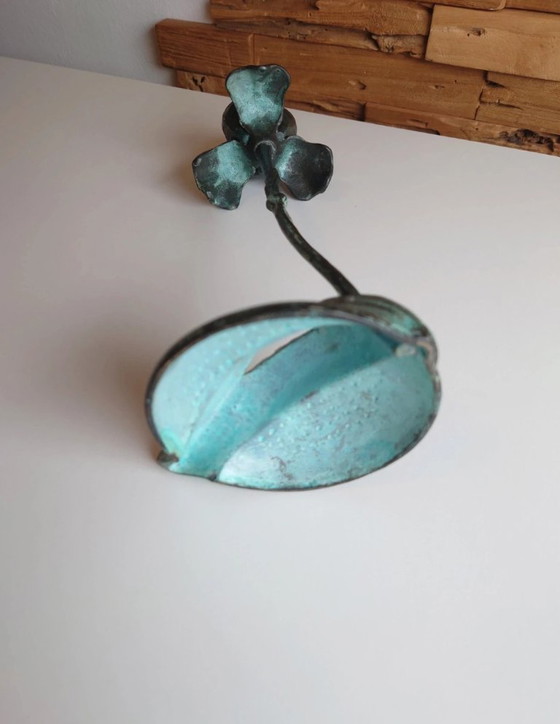 Bougeoir Silvestri Iris en bronze – Bougeoirs et chandeliers, Metal, Brass (photo 4 of 5)