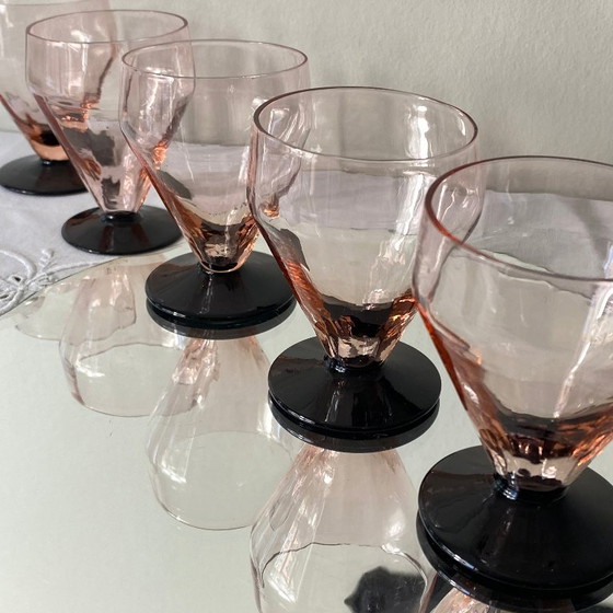 6 kleine Art-Deco-Wein- oder Wassergläser mit Stiel in Rosa und Schwarz, 7 cl – Gläser & Karaffe, Glass (photo 5 of 9)