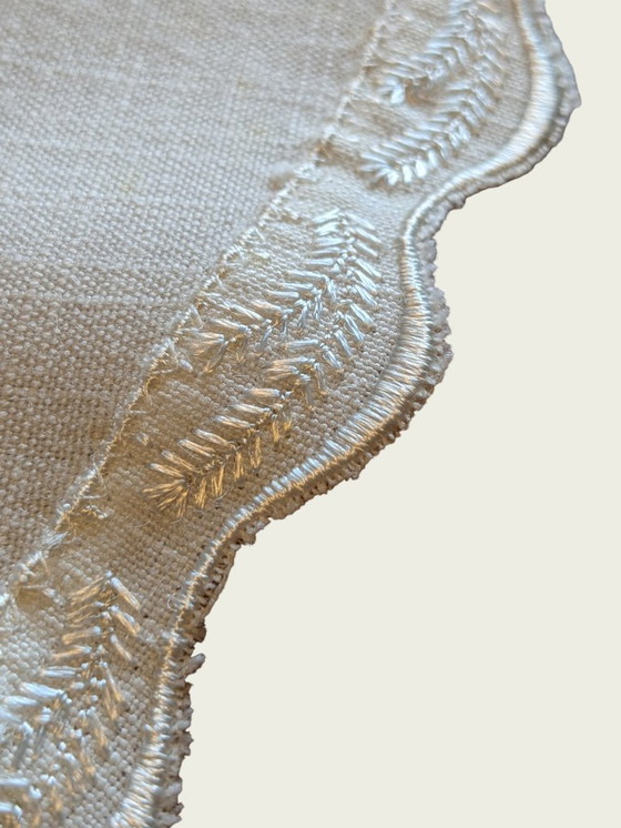 Image 1 of Weißer Vintage Weihnachts-Tischläufer von SANDER – 100x40 cm, grün-goldene Stickereien