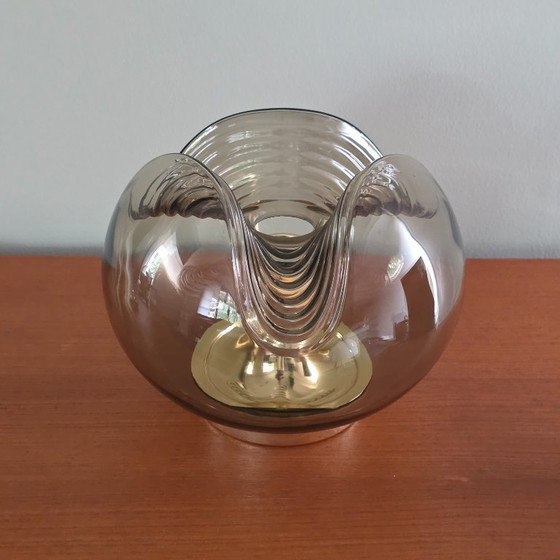 Image 1 of Vintage Space Age tafellamp – Peill & Putzler “Wave” / “Futura” – 1970s Duitsland – Rookglas en Metaal – Ø 26 cm. Space Age
