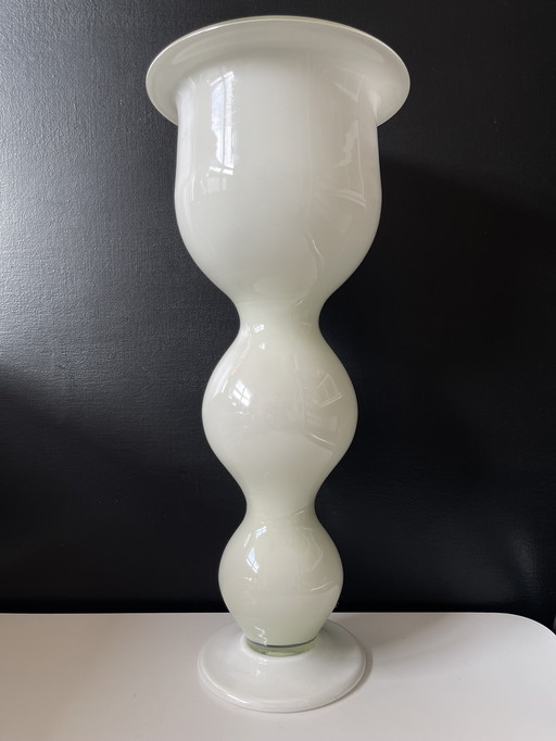 Vase en verre blanc