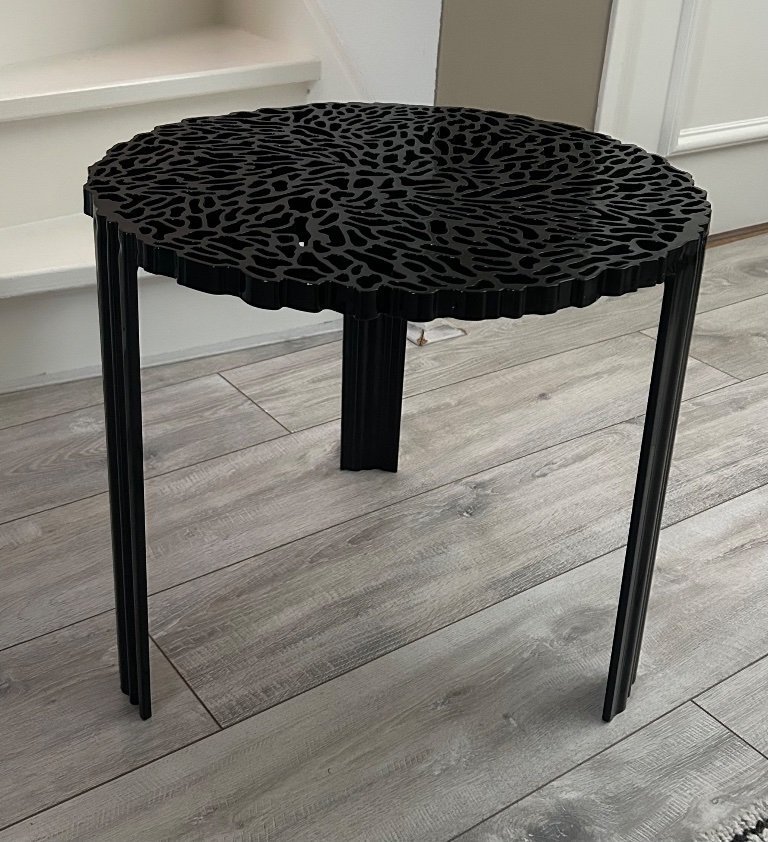 Kartell T-table black | €150 | Whoppah