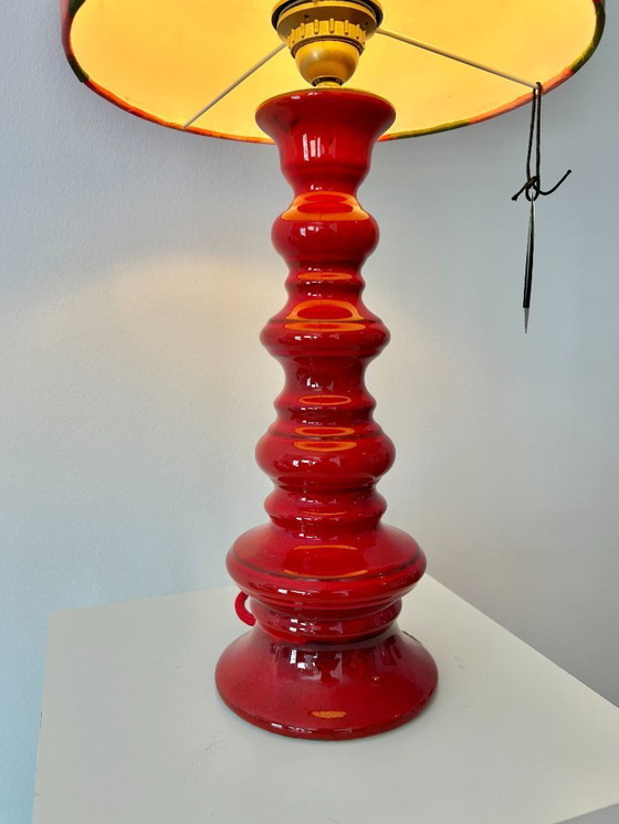 Image 1 of Vintage lampvoet in pagodestijl, ontwerp uit het midden van de 20e eeuw. Glazuurkleur: felrood.