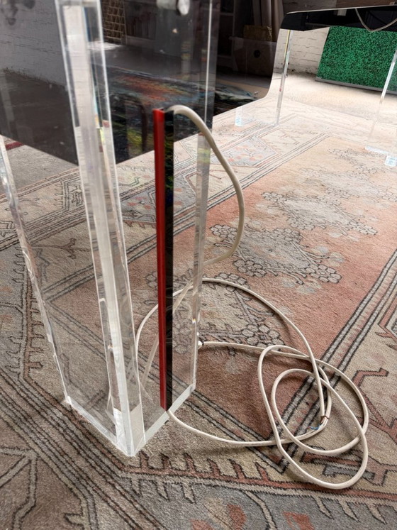 Image 1 of Plexiglas-Schreibtisch mit Glasplatte und Beleuchtung – Design der 90er Jahre