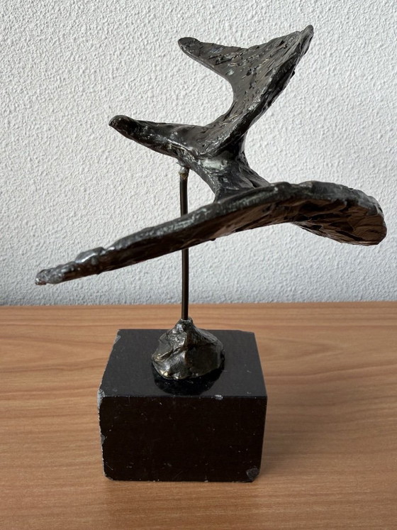Image 1 of Bernadette Leijdekkers bronze swallow 20 cm